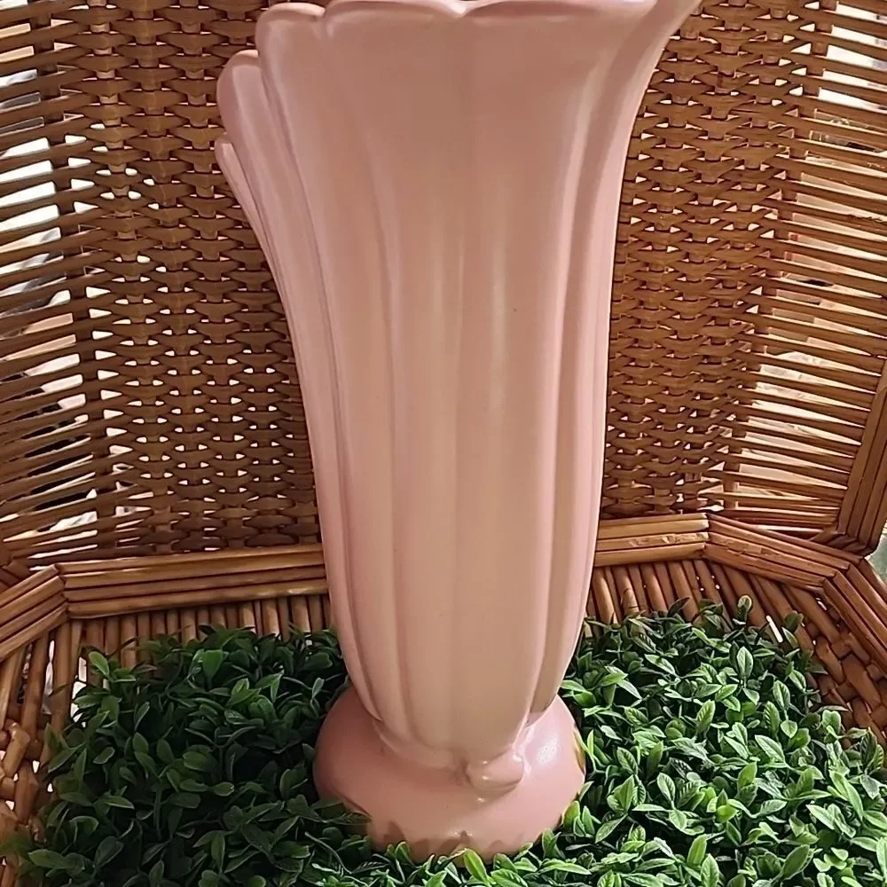Vintage Abingdon USA Pink Vase With Scalloped Edges